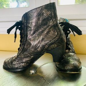 Sweet metallic ankle booties. Irregular Choice.